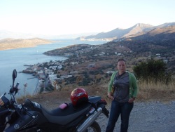zona i krajobraz miasta nad morzem motocyklem po Krecie 2010