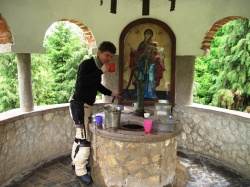 zrodlo swietej wody w serbskim monastyrze Koporin