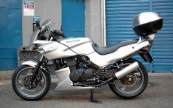Kawasaki GPZ500 z kufrem