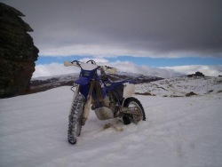 WR 450 w sniegu