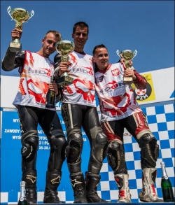 Bidon Racing Team na podium