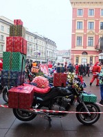 motocykl z prezentami