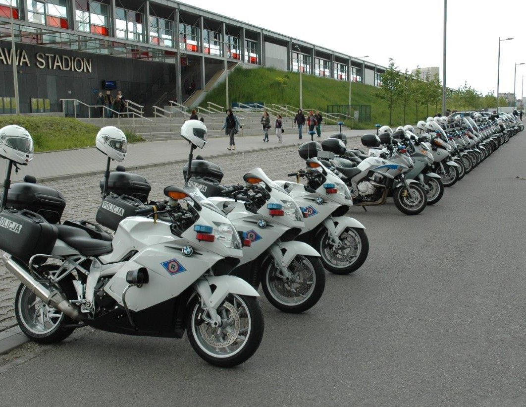 Motockle policyjne Piknik motocyklowy na bloniach Narodowego z