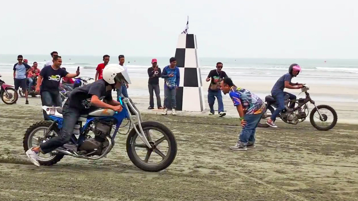 Motorcycle Beach Racing In Malaysia z