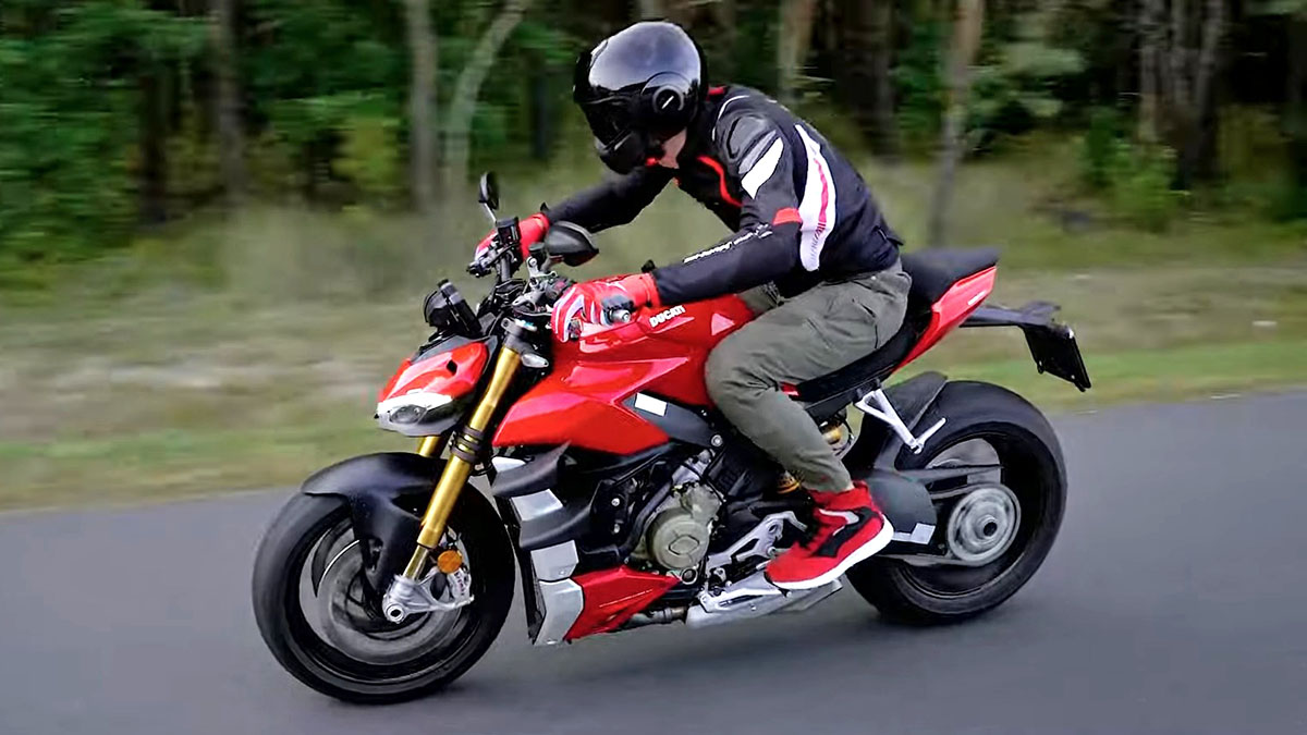 Ducati Streetfighter V4S z