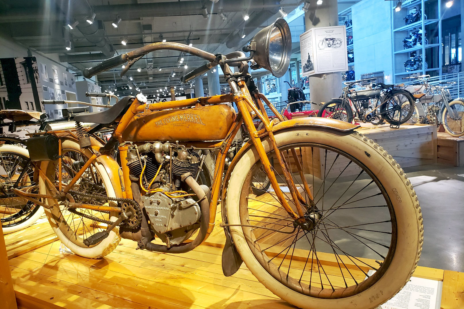 Motocykl The Flying Merkel z 1913 roku eksponowany w Barber Motorsports Museum z