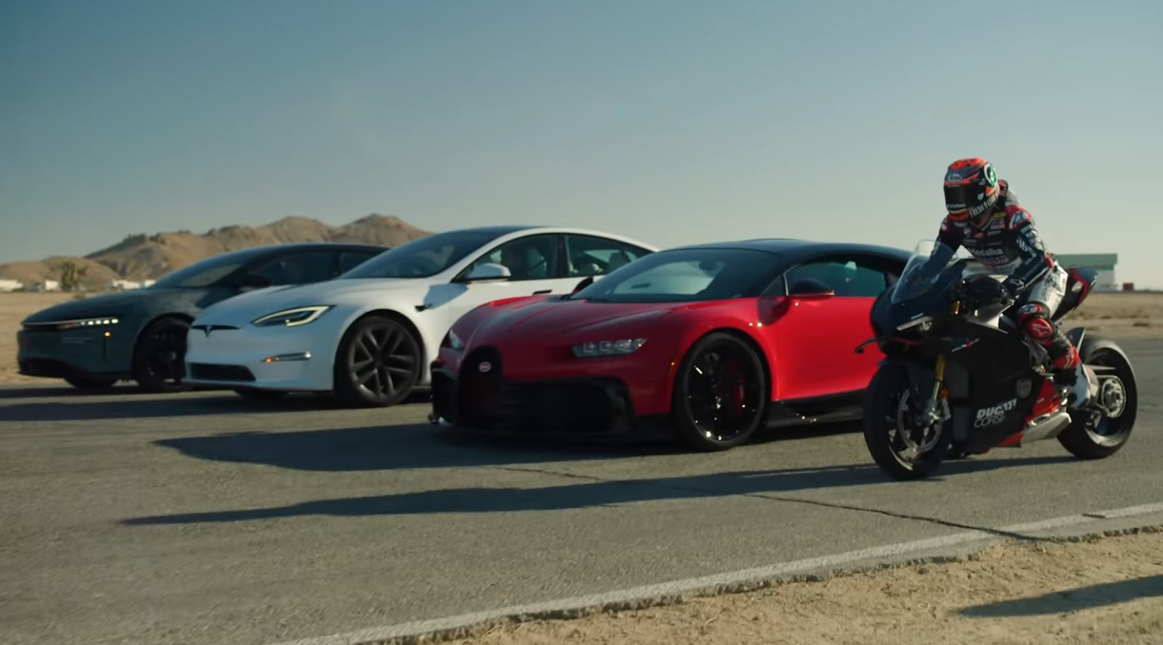 Tesla S Plaid vs Lucid Air Saphhire vs Bugatti Chiron vs Ducati z