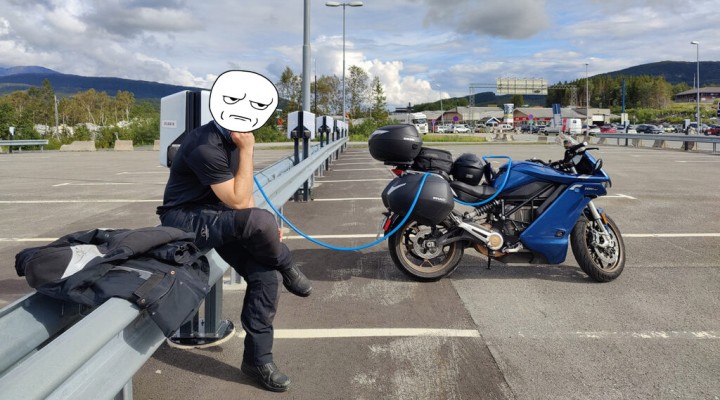 ladowanie motocykla elektrycznego 8 z
