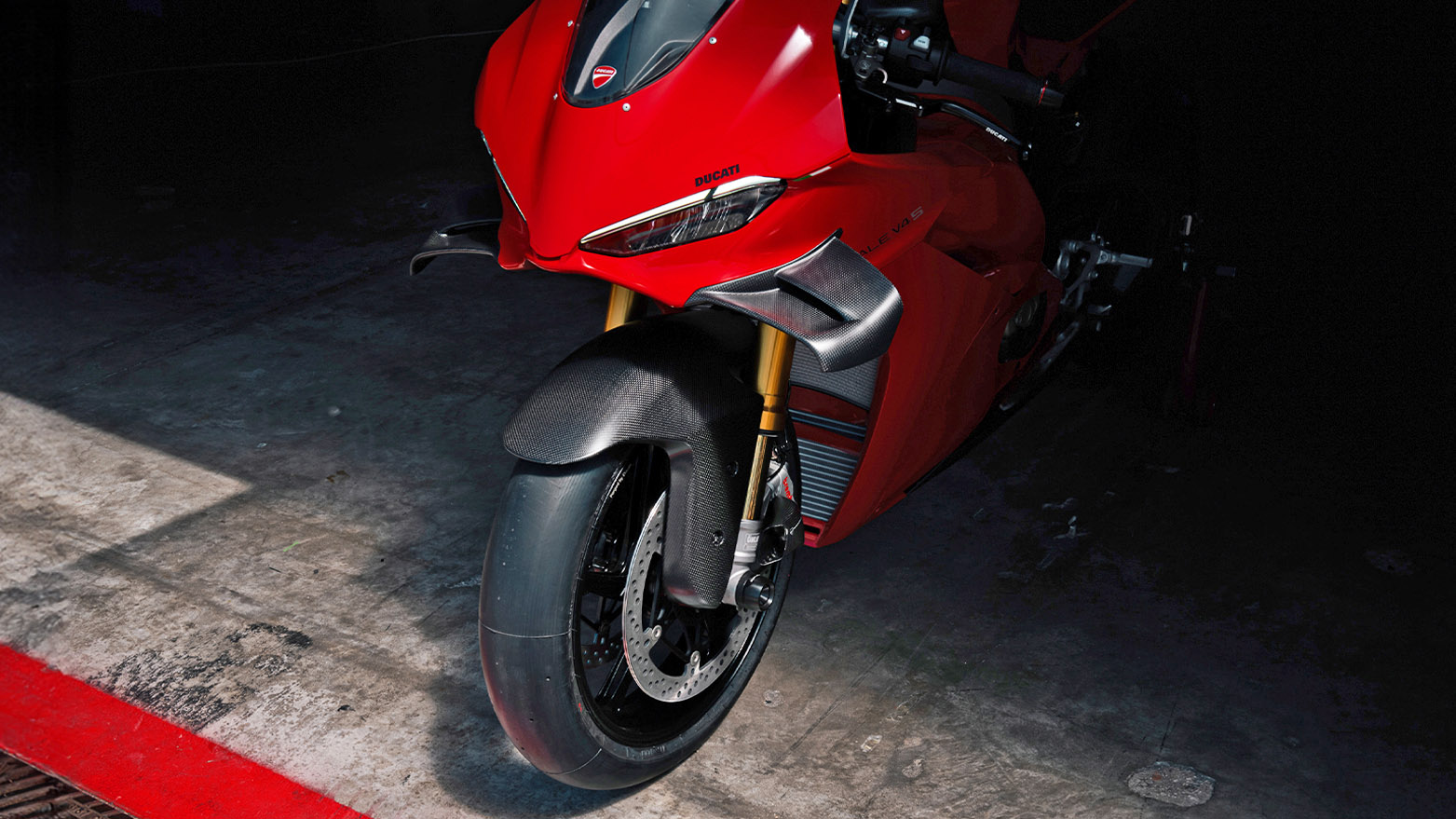 Ducati Panigale V4 S 2025 Carbon blotnik z