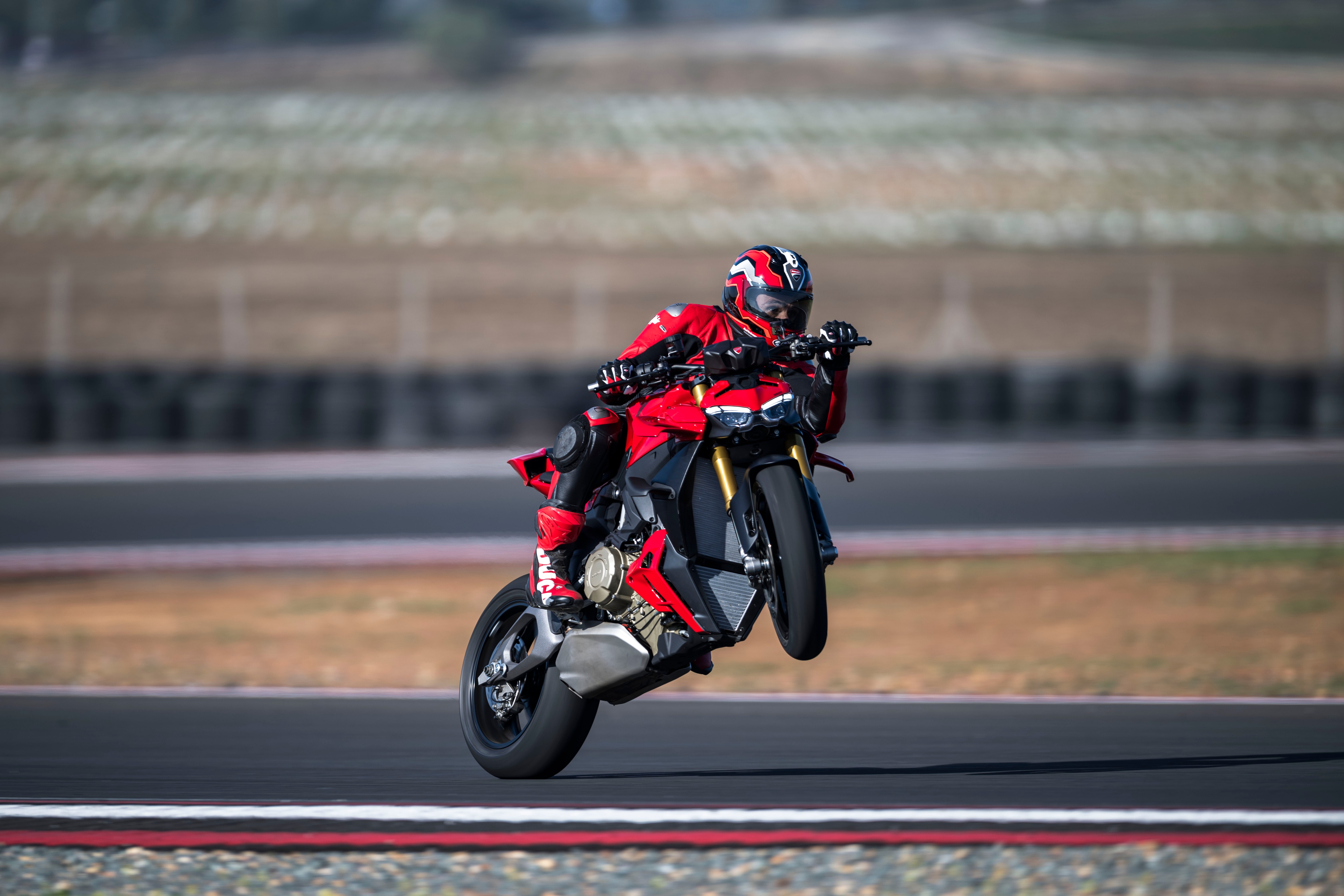 ducati streetfighter v4s 2025 01 z