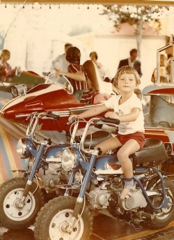 Nawet na Karuzeli Rafal wybieral motocykle 1978