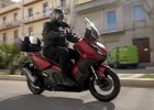 Honda ADV 350. Test miejskiego skutera do wypadów w teren i w dłuższe trasy. Nawet do Włoch