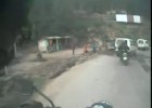 Wypadek motocyklisty i vana w Indiach