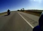 Wyprzedzanie motocyklem na autostradzie