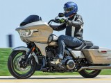 Harley-Davidson Road Glide CVO 2023. Motocykl z rozwiązaniami dla wybrańców [GALERIA ZDJĘĆ]