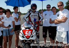 Kuba Derecki ze swoim teamem