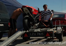 Pakowanie motocykla na przyczepke