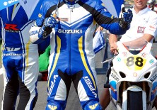 Przed startem do wyscigu Suzuki