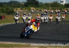 Wyscig Suzuki GSXR Cup Kondratowicz na prowadzeniu