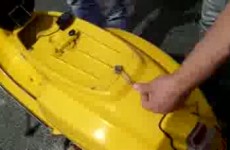 Vespa - trick z obrusem i parodia BMW