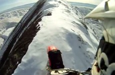 Jazda motocyklem po osniezonych gorach