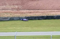 Motocykl jedzie sam po wypadku na Donington Park