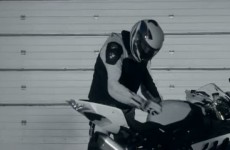 Poscig - BMW S1000RR kontra BMW M3 na torze