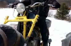 Trojkolowy motocykl na detkach od ciagnika