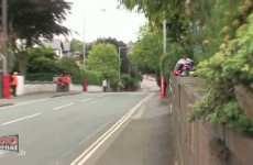 Wyscigi na Wyspie Man - predkosc wypadki skoki