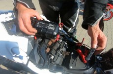 Inteligentna ladowarka NOCO Genius 5 ladowanie akumulatora