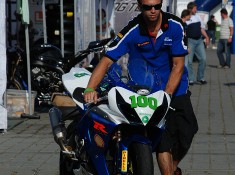 Adam Badziak i motocykl Przemka