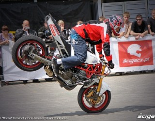 Motocyklowa Niedziela BP stunter13 stoppie