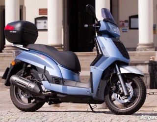 Kymco People S 300i w miescie