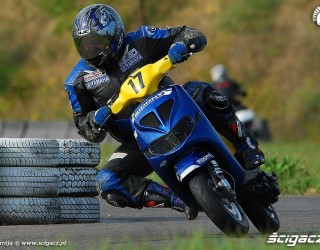 Bidon wyscigi skuterow