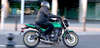 Kawasaki Z650 RS - test motocykla. Elegancki i nowoczesny klasyk dla każdego