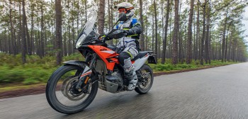 KTM 890 Adventure 2023. Test motocykla, opinia, czy warto wymienić poprzedni model?