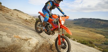 Motocykle enduro KTM na rok 2024. Opinia bezpośrednio z testu w Lesotho