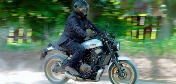Yamaha XSR700 Legacy - test motocykla. Czym różni się od wersji podstawowej?