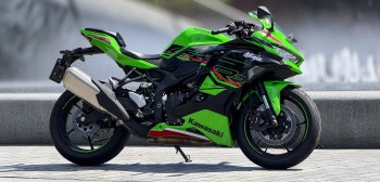 Kawasaki Ninja ZX-4RR Test. Torowa 80-konna R4 z czerwonym polem przy 16000