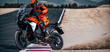 KTM tnie bez lito�ci i zwalnia 500 os�b. Bajaj przejmuje stery i zaczyna porz�dki od samej g�ry