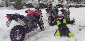 Mycie motocykla zim�. Kiedy pomaga, a kiedy niszczy?