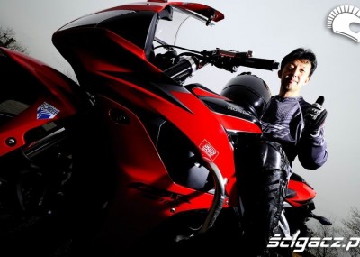 Yoshinobu Shiga i Honda CBR600RR - profesjonalna gymkhana