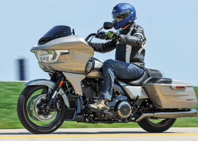 Harley-Davidson Road Glide CVO 2023. Motocykl z rozwiązaniami dla wybrańców [GALERIA ZDJĘĆ]