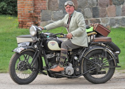 Rajd Batycki 2025. Zabytkowe motocykle nad polskim morzem w Dbkach