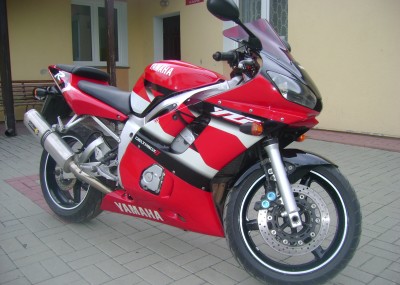 Yamaha R6 2000r
