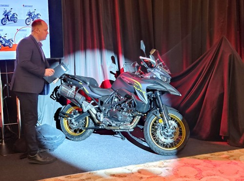 QJMotor. Premiera nowej chińskiej marki motocyklowej na polskim rynku. Nowe turystyki, 125 i cruisery na zdjęciach