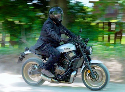 Yamaha XSR700 Legacy - test motocykla. Czym różni się od wersji podstawowej?