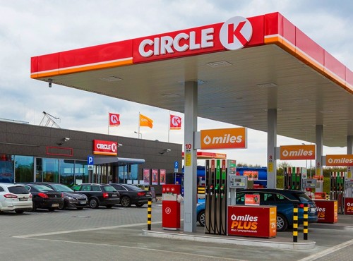 Circle K proponuje tanie tankowanie w wakacje. Mona zaoszczdzi 30 groszy na litrze. Jakie warunki trzeba speni? 