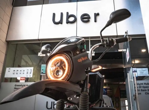 Kierowcy bez polskiego prawa jazdy niebezpieczni rwnie dla motocyklistw. Uber ignoruje zmian przepisw?