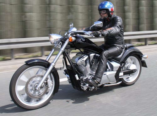 Honda Fury VT 1300 CX. Gdy si pojawia, na warsztaty custom pad strach